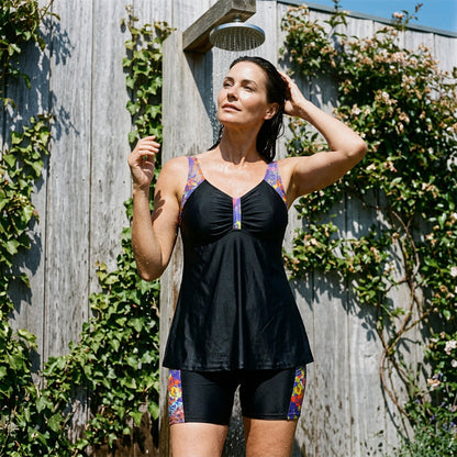 👙 50% RABATT NU! 🌊 Figursmickrande tankini för kurviga kvinnor – med magkontroll, byststöd & shorts – bekväm och perfekt för strand, pool och semester ☀️✨