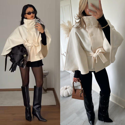 Elegant capejacka för dam i ullblandning med ståkrage och bälte