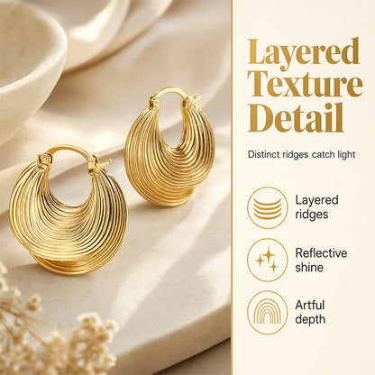 ✨ Texturerade creoler i guld – eleganta statement-örhängen